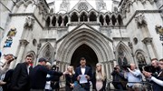 Βρετανία: Οι γονείς του μικρού Τσάρλι Γκαρντ συμφώνησαν να τον αφήσουν να πεθάνει