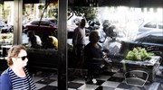 Καθόταν σε καφετέρια και τραυματίστηκε από αδέσποτη σφαίρα