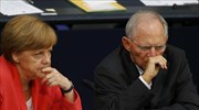 Spiegel: Η Μέρκελ απέσυρε το σχέδιο Σόιμπλε για Grexit για να μην τα χαλάσει με τον Ολάντ