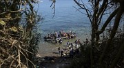 Ισπανία: Φουσκωτή λέμβος με μετανάστες βγήκε ξαφνικά σε παραλία με παραθεριστές