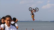 Κίνα: Εντυπωσιακό τρικ με BMX
