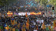 Χιλιάδες διαδηλώνουν στη Βαρκελώνη κατά της τρομοκρατίας