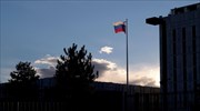 Μόσχα: Καταφανώς εχθρική ενέργεια το κλείσιμο ρωσικών διπλωματικών κτηρίων στις ΗΠΑ