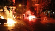 Νέες επιθέσεις με μολότοφ σε διμοιρία των ΜΑΤ στα Εξάρχεια
