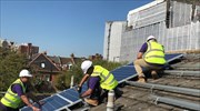 Ην. Βασίλειο: Εγκατάσταση ηλιακών συλλεκτών σε 800.000 σπίτια χαμηλού εισοδήματος