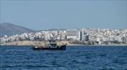 Σκάφος απορρύπανσης έστειλε η Κομισιόν στον Σαρωνικό