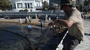 Oil spill continues to blacken so-called Athens riviera, Piraeus district