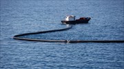 Όρμος Ασπροπύργου: Σε εξέλιξη εργασίες απορρύπανσης μετά από επικάθηση φορτηγού πλοίου