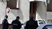 Έρευνες σε τρία σπίτια μετά τη σύλληψη του 29χρονου για τα τρομοδέματα