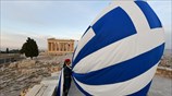Έπαρση της ελληνικής σημαίας στον βράχο της Ακρόπολης