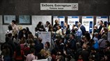 Ουρές στα εκδοτήρια εισιτηρίων των ΜΜΜ