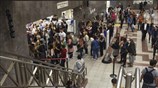 ΜΜΜ: Συνεχίζονται οι ουρές για τις ηλεκτρονικές κάρτες