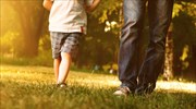 ΕΛΣΤΑΤ: Λιγότερες υιοθεσίες το 2016 σε σχέση με το 2015
