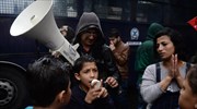 Πορεία προσφύγων-απεργών πείνας στη γερμανική πρεσβεία