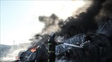 Πυρκαγιά σε αποθήκη βιοτεχνίας χαρτικών στο Μενίδι