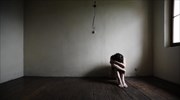 Γραμμή SOS: Δράστης ο σύζυγος για την πλειονότητα των κακοποιημένων γυναικών