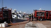 Πυρκαγιά σε σκάφος στη μαρίνα της Γλυφάδας