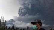 Μπαλί: Ακυρώσεις δεκάδων πτήσεων λόγω του ηφαιστείου Αγκούνγκ