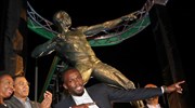 Στίβος: Άγαλμα του Μπολτ στο Κίνγκστον