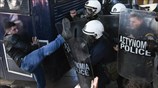 Συμπλοκές ΜΑΤ - μελών ΠΑΜΕ κοντά στο Μαξίμου
