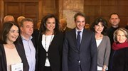 Μητσοτάκης - Μπακογιάννη: Ένας συμβολικός ασπασμός