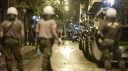 Επιθέσεις με μολότοφ και πέτρες εναντίον διμοιρίας των ΜΑΤ έξω από το Πολυτεχνείο