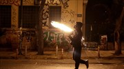 Καμία προσαγωγή σε επιθέσεις κουκουλοφόρων κατά ΜΑΤ στην Αθήνα