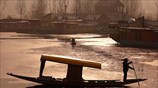 Κρύο χειμωνιάτικο πρωινό στην πόλη Σριναγκάρ