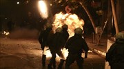 Επιθέσεις κουκουλοφόρων κατά ΜΑΤ στα Εξάρχεια