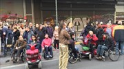 Διαμαρτυρία ατόμων με αναπηρία έξω από το υπ. Εργασίας