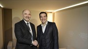 Τσίπρας - Μοσκοβισί: Να εργαστούν όλοι για την έξοδο από το πρόγραμμα