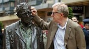 Ισπανίδες απαιτούν να απομακρυνθεί άγαλμα του Γούντι Άλεν στο Οβιέδο