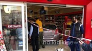 Χαλκιδική: Εισβολή αυτοκινήτου σε σούπερ μάρκετ, μία τραυματίας