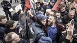 Συγκέντρωση των βρεφονηπιοκόμων έξω από τη Βουλή