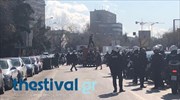 Θεσσαλονίκη: Έκλεισαν την Εγνατία και έβαλαν φωτιά σε κάδο μπροστά από το ΑΠΘ