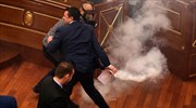 Κόσοβο: Και πάλι... δακρυγόνα από την αντιπολίτευση μέσα στη Βουλή