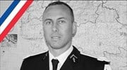 Γαλλία: Τιμές ήρωα στον αστυνομικό Αρνό Μπελτράμ