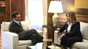 Ο Αλ. Τσίπρας καλεί την Φ. Γεννηματά σε... προοδευτική Συνταγματική Αναθεώρηση