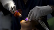 «Οδοντόκρεμα» που θεραπεύει τις τρύπες στα δόντια