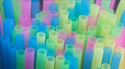 Το Ηνωμένο Βασίλειο σχεδιάζει να απαγορεύσει τα πλαστικά καλαμάκια