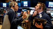 Μικτά πρόσημα στην Wall Street