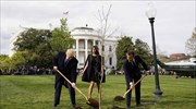 Γιατί «χάθηκε» το δένδρο που φύτεψαν Τραμπ - Μακρόν στον Λευκό Οίκο