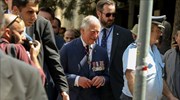 Βόλτα στην Ερμού έκανε ο πρίγκιπας Κάρολος