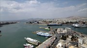 Άνδρας βούτηξε από επιβατηγό πλοίο στο λιμάνι του Πειραιά - Έρευνες για τον εντοπισμό του