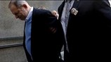 ΗΠΑ: Kατηγορίες για βιασμό απαγγέλθηκαν στον Χάρβεϊ Γουάινσταϊν