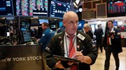 Πτωτικά η Wall Street με «βαρίδι» τους αμερικανικούς δασμούς