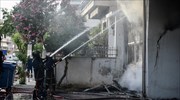 Περιστέρι: Υπό μερικό έλεγχο η φωτιά στην αποθήκη ηλεκτρικών ειδών