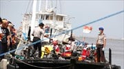 Ινδονησία: Ανετράπη πλοίο με 80 επιβαίνοντες - Ένας νεκρός και δεκάδες αγνοούμενοι