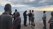 Έριξαν στη θάλασσα δύο από τους συμμετέχοντες στο Thessaloniki Pride Parade