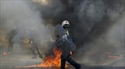 Κέρκυρα: Μολότοφ και δακρυγόνα έξω από τον ΧΥΤΑ Λευκίμμης